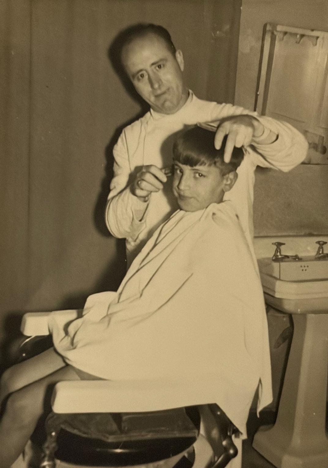 Segundo Petrus en su barbería